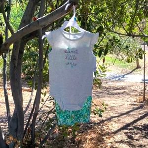 BABY GIRL'S 2 PIECE GREEN FLORAL BODYSUIT PANT SET SIZE 24 MONTHS